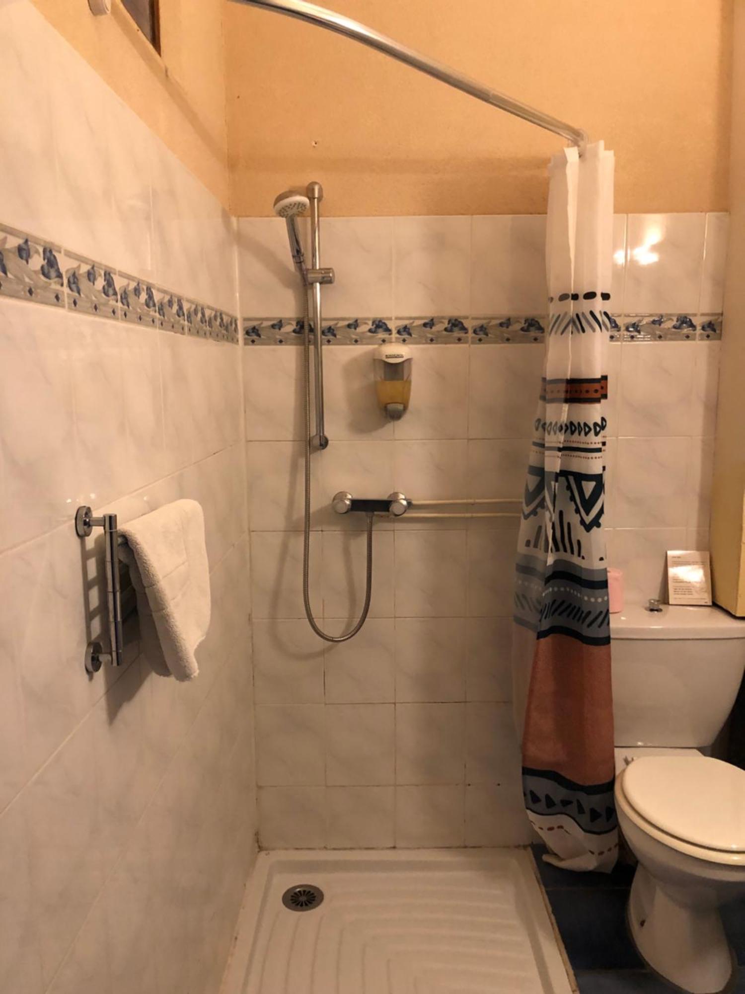 Le Dauphine Hotel แชติญง-ออง-ดิอัวส์ ภายนอก รูปภาพ