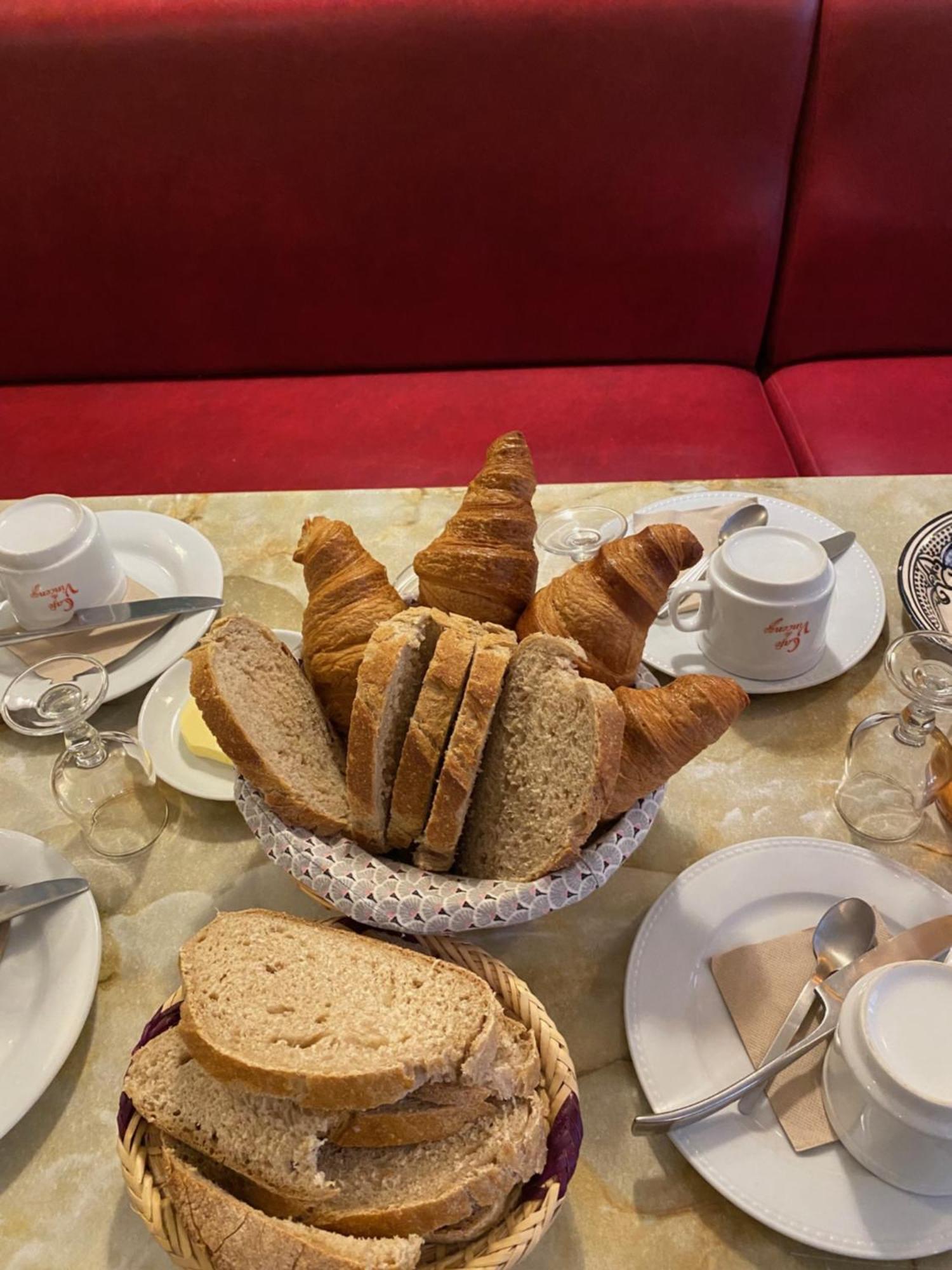 Le Dauphine Hotel แชติญง-ออง-ดิอัวส์ ภายนอก รูปภาพ